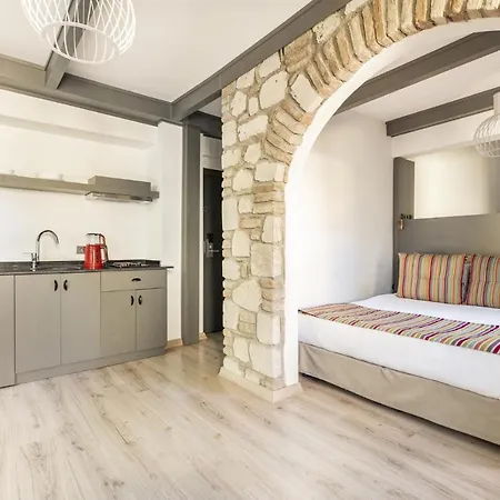 Cozy Studio Flat Near Hadrians Gate Анталья